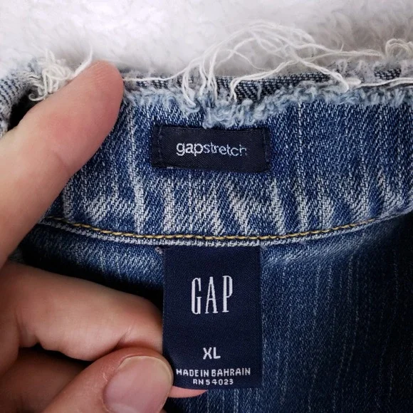 Gap Denim Jacket Fitted Trucker Style XL Blue Distressed Vintage 2000s Y2K - Picture 4 of 10
